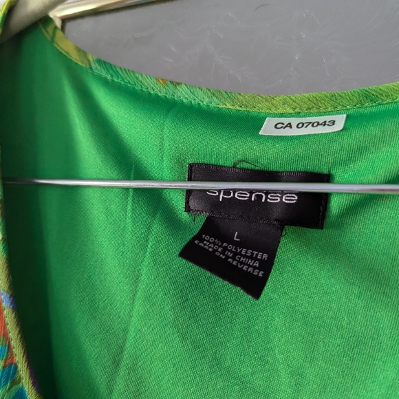 Tropical Floral Top - Picture 2 of 3